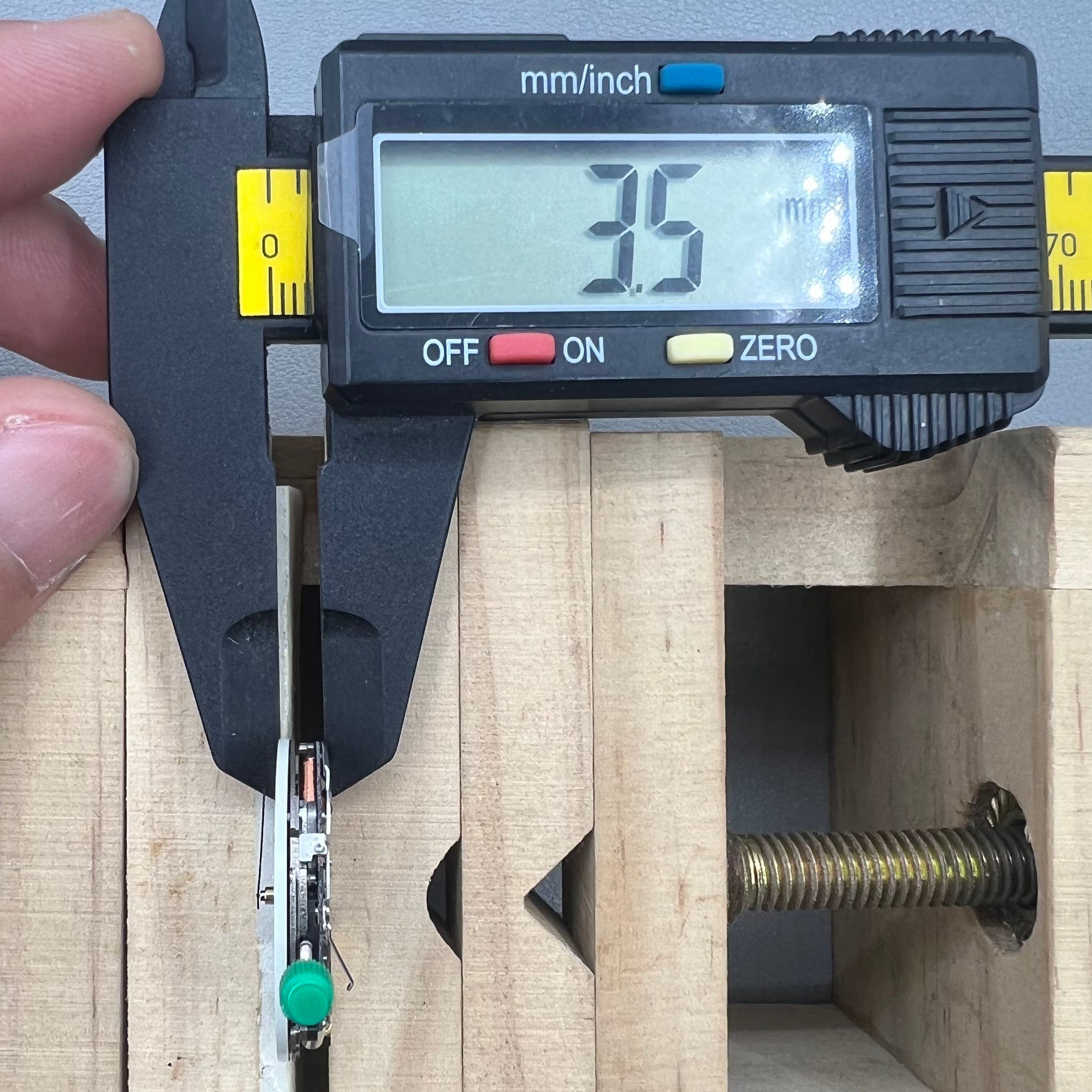 Swiss ISA 8172 Date@4 Quartz Movement ISA 8162 Replacement