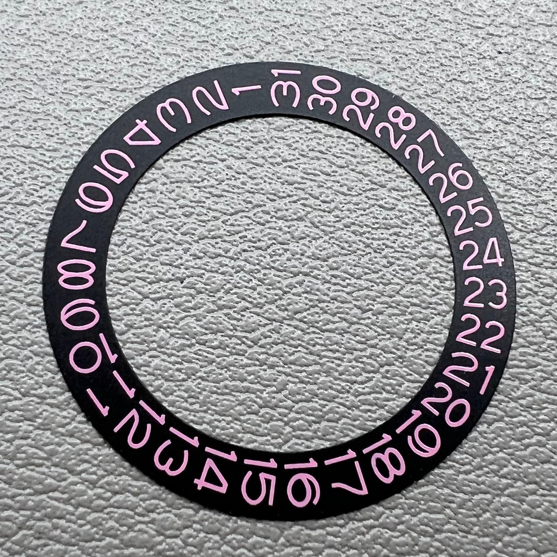 Black Background Light Pink Character Date Disk Date Wheel Overlay for NH35 NH36