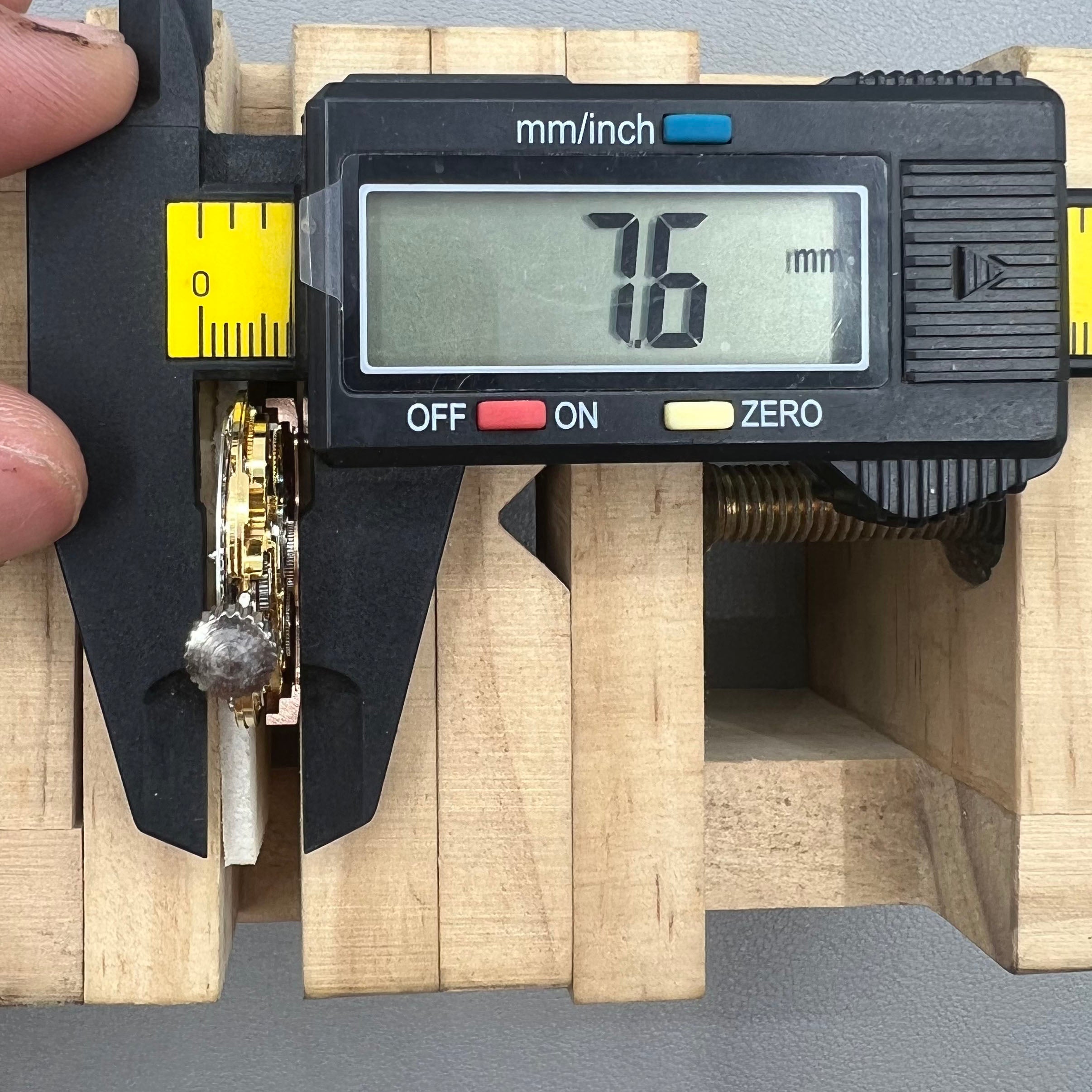 Hangzhou 2189 Golden Hollow Mechanical Movement Single Calendar
