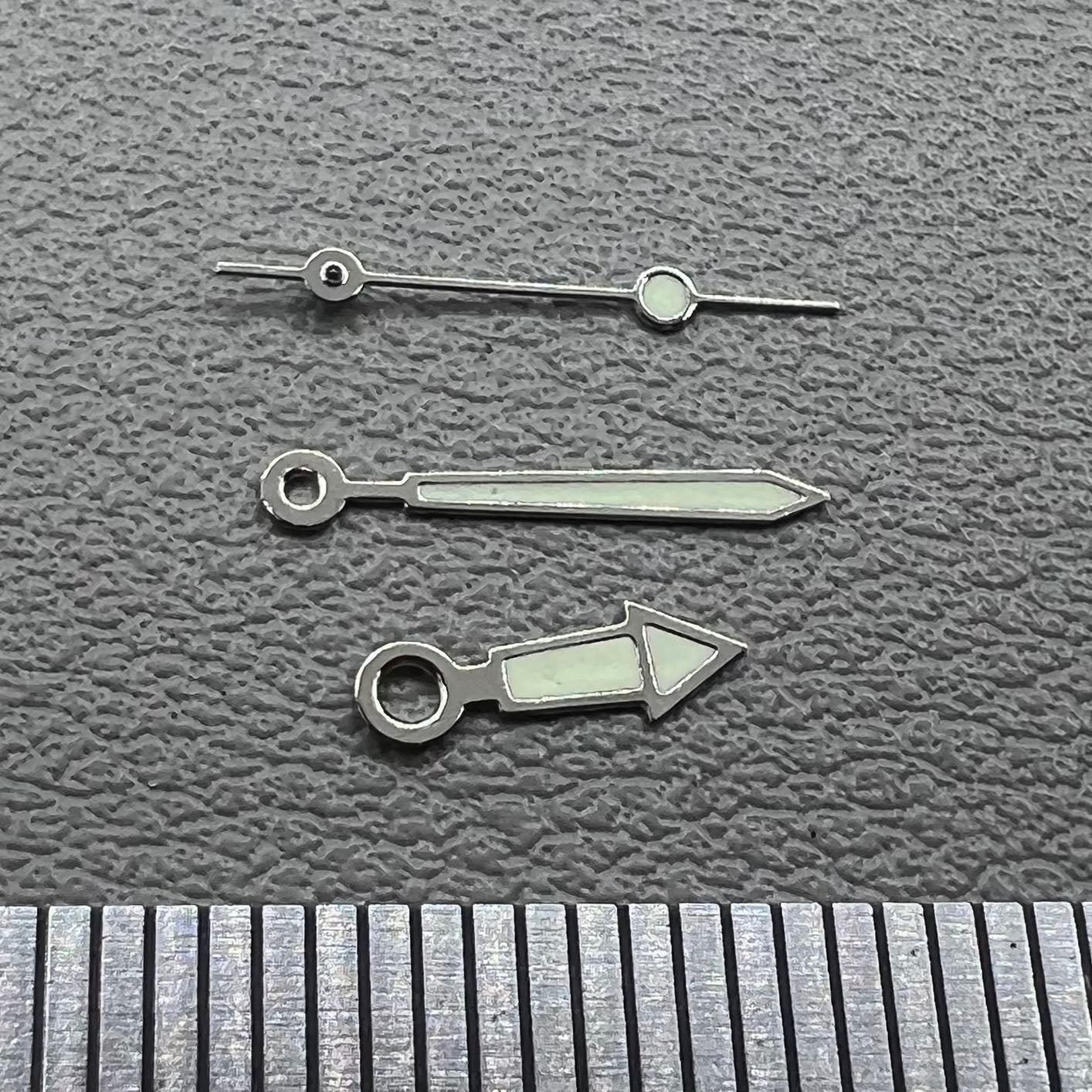 2 Sets/Pack Luminous Set of Watch Hands Set for Miyota 2035 Movement NO.3230