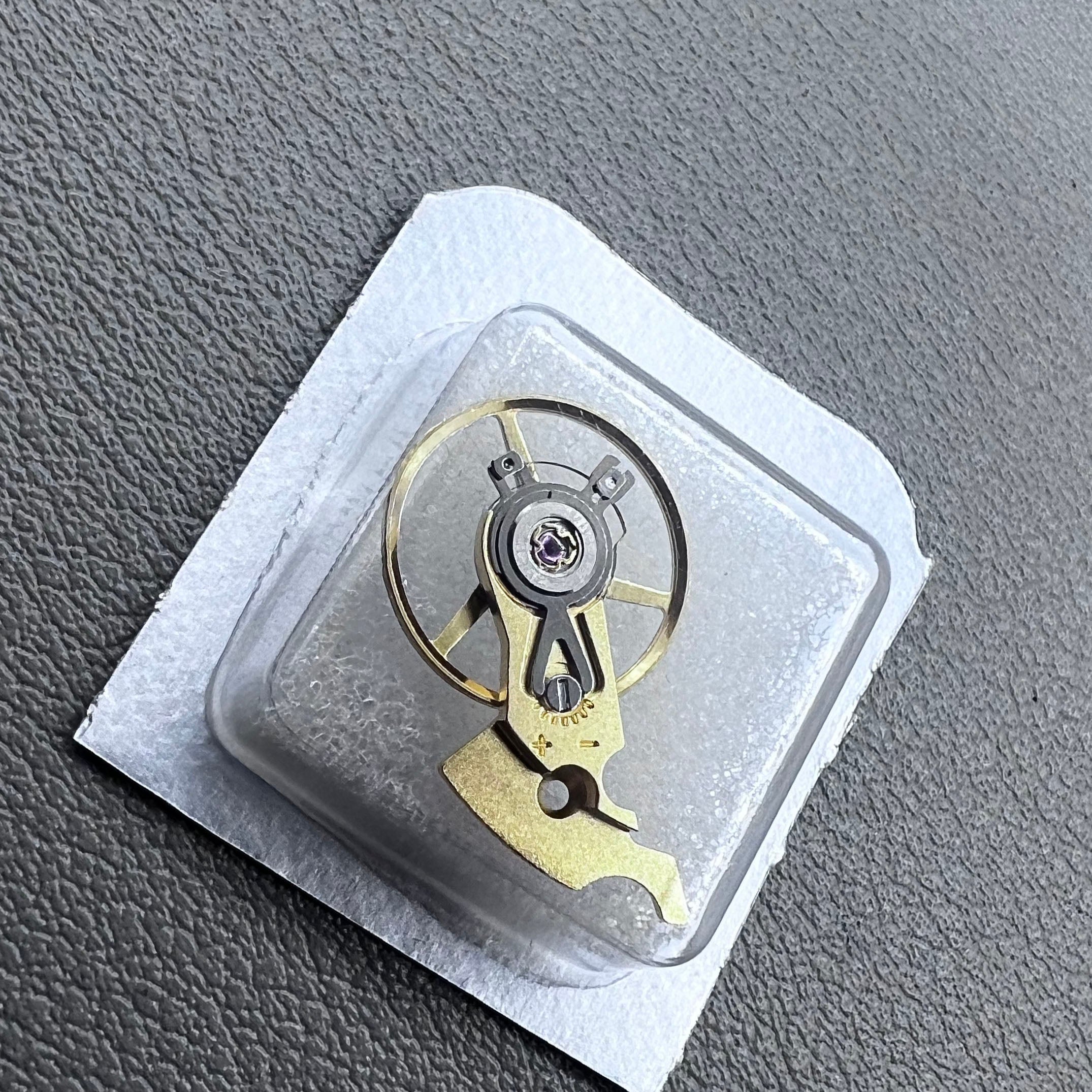 Golden Complete Balance Wheel with Splint Generic for Movement ETA2834 2836 2824