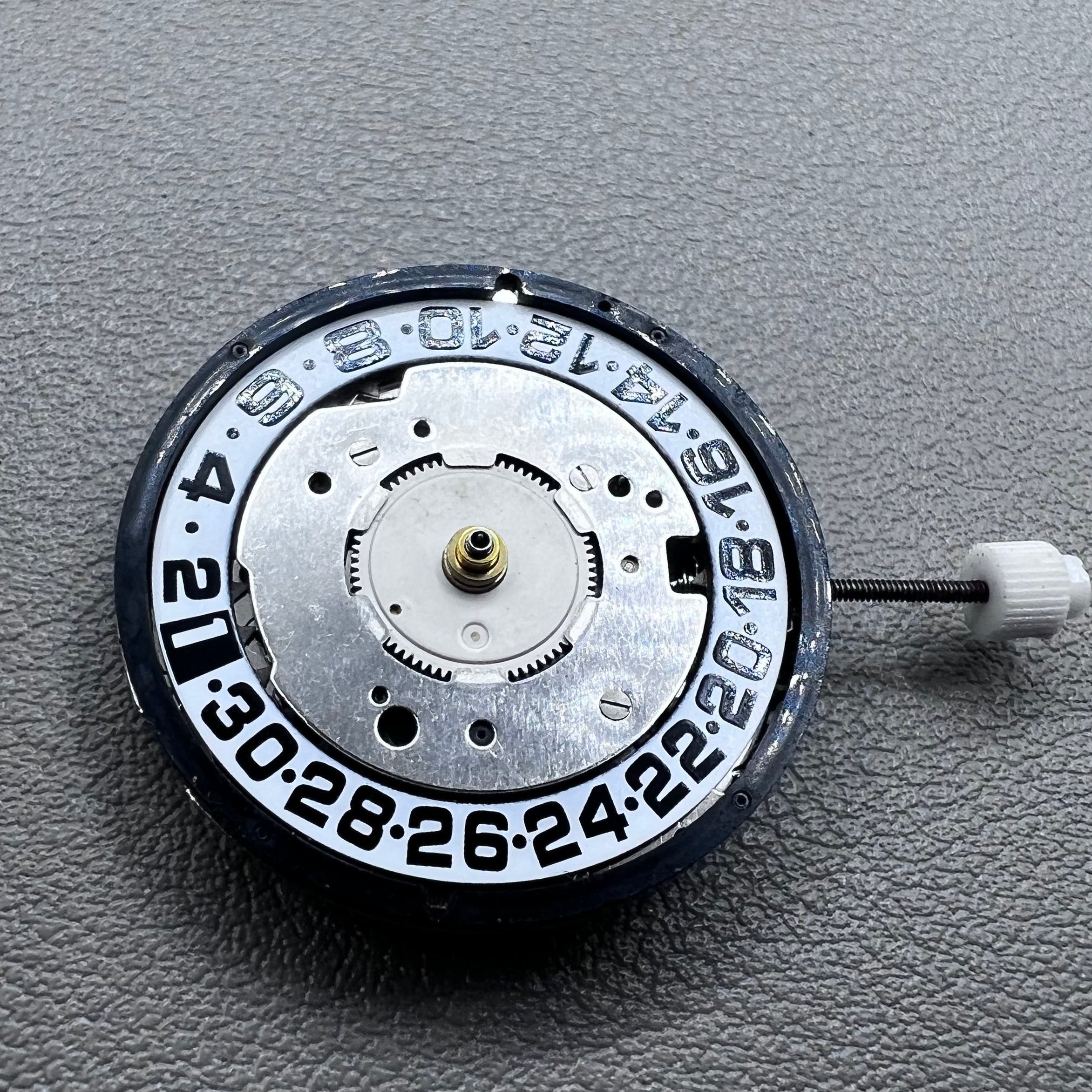 Swiss ISA 8176A 8176-1990 White Dial Watch Quartz Movement
