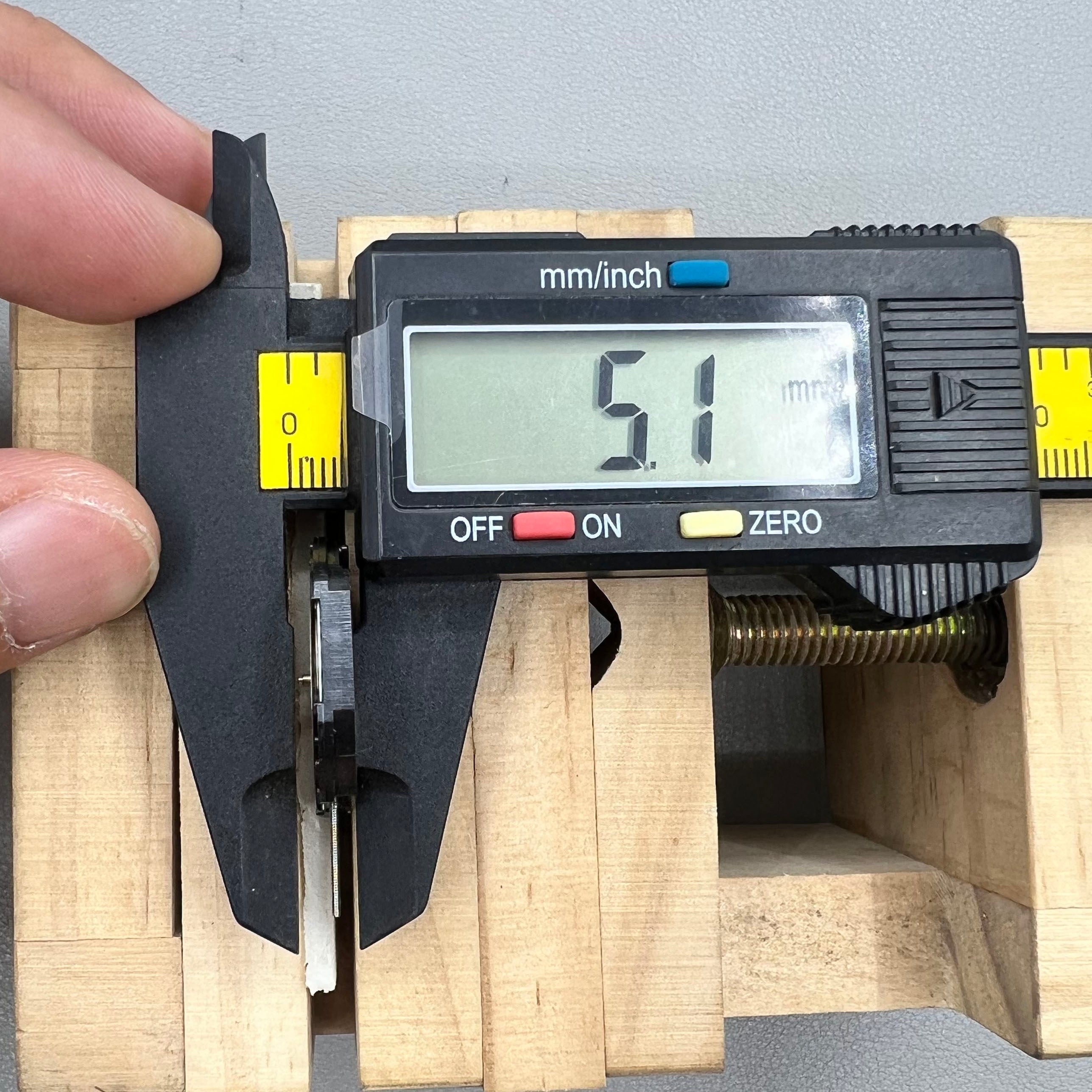 YL44A Quartz Movement Double Calendar 3 Hands