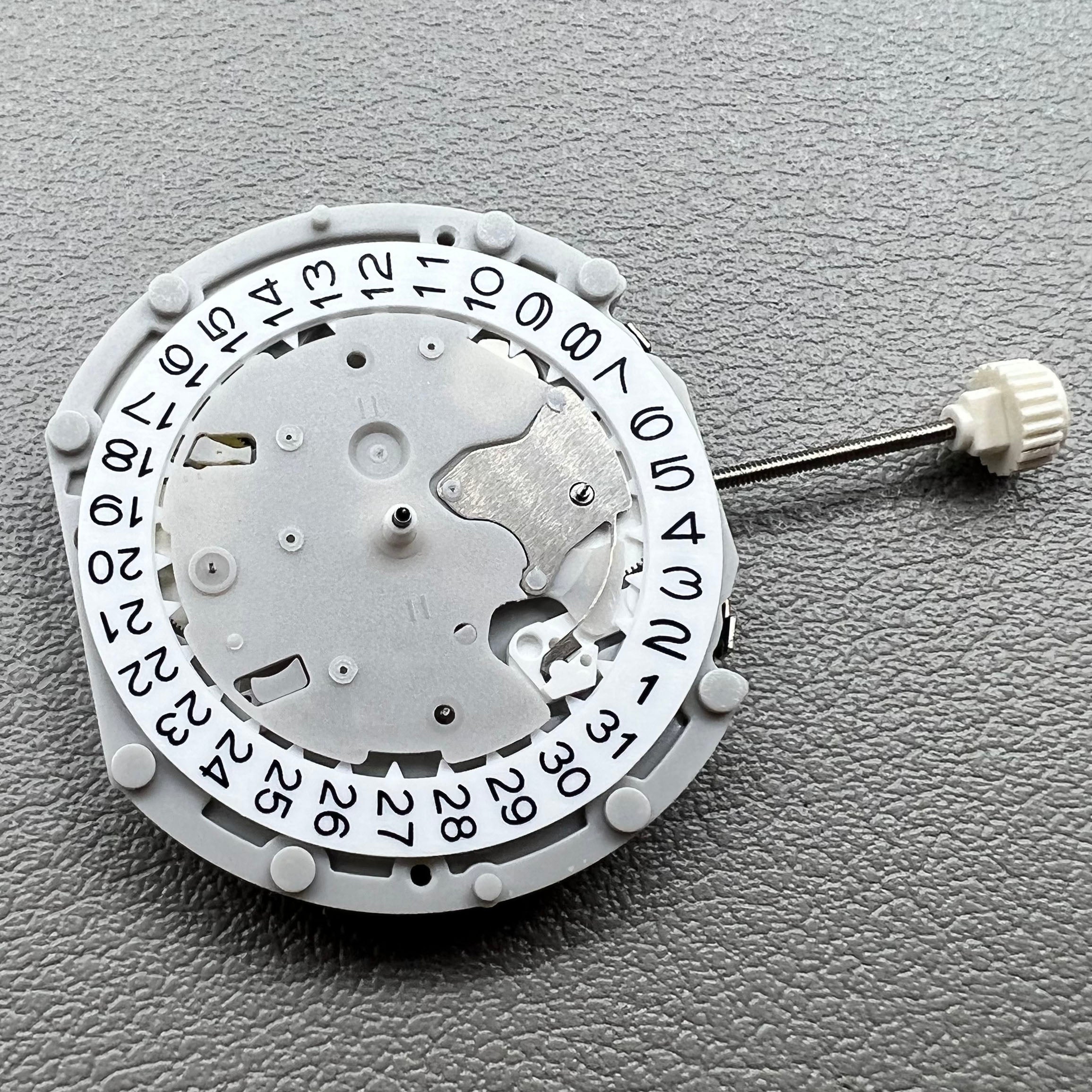 2 PIECES Sunon PE70 Quartz Watch Movement 3 Hands with 3 Eyes Date@3