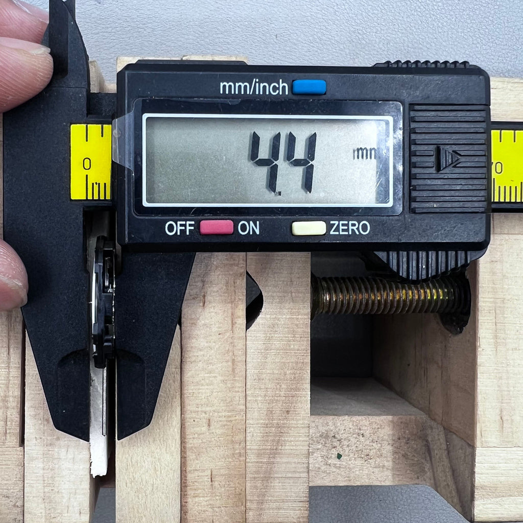 Japan Epson VX33 Quartz Movement 3 Hands English Disk Day Date