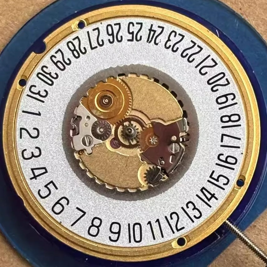 Swiss Made ETA955.112 Quartz Movement 3 Hands White Disk Date At 6
