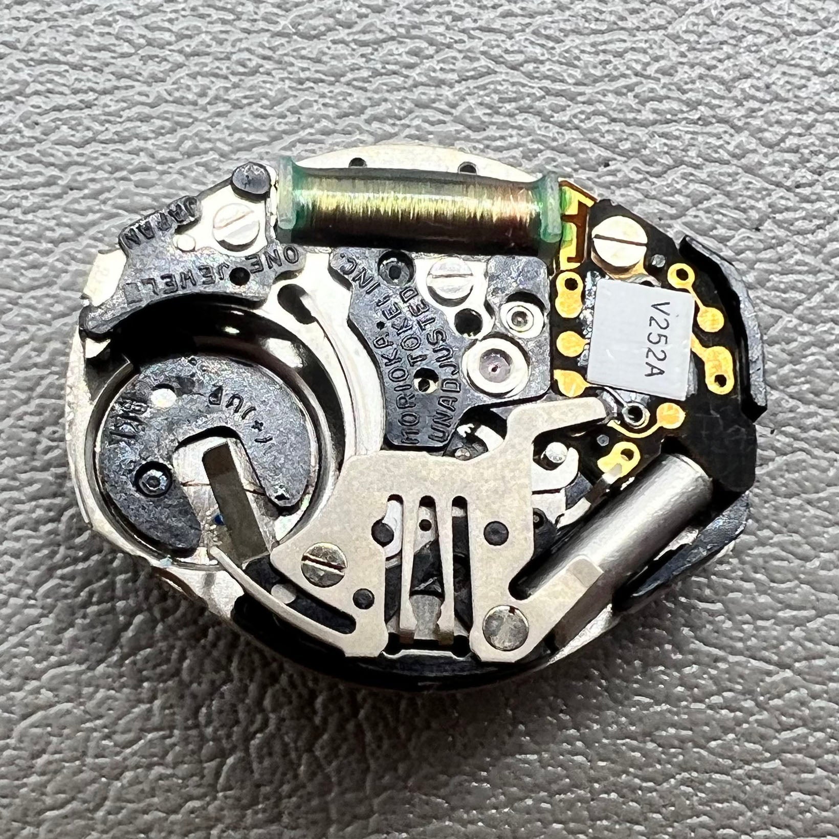 Japan Morioka Tokei V252A Watch Quartz Movement 2 Hands with Small Second