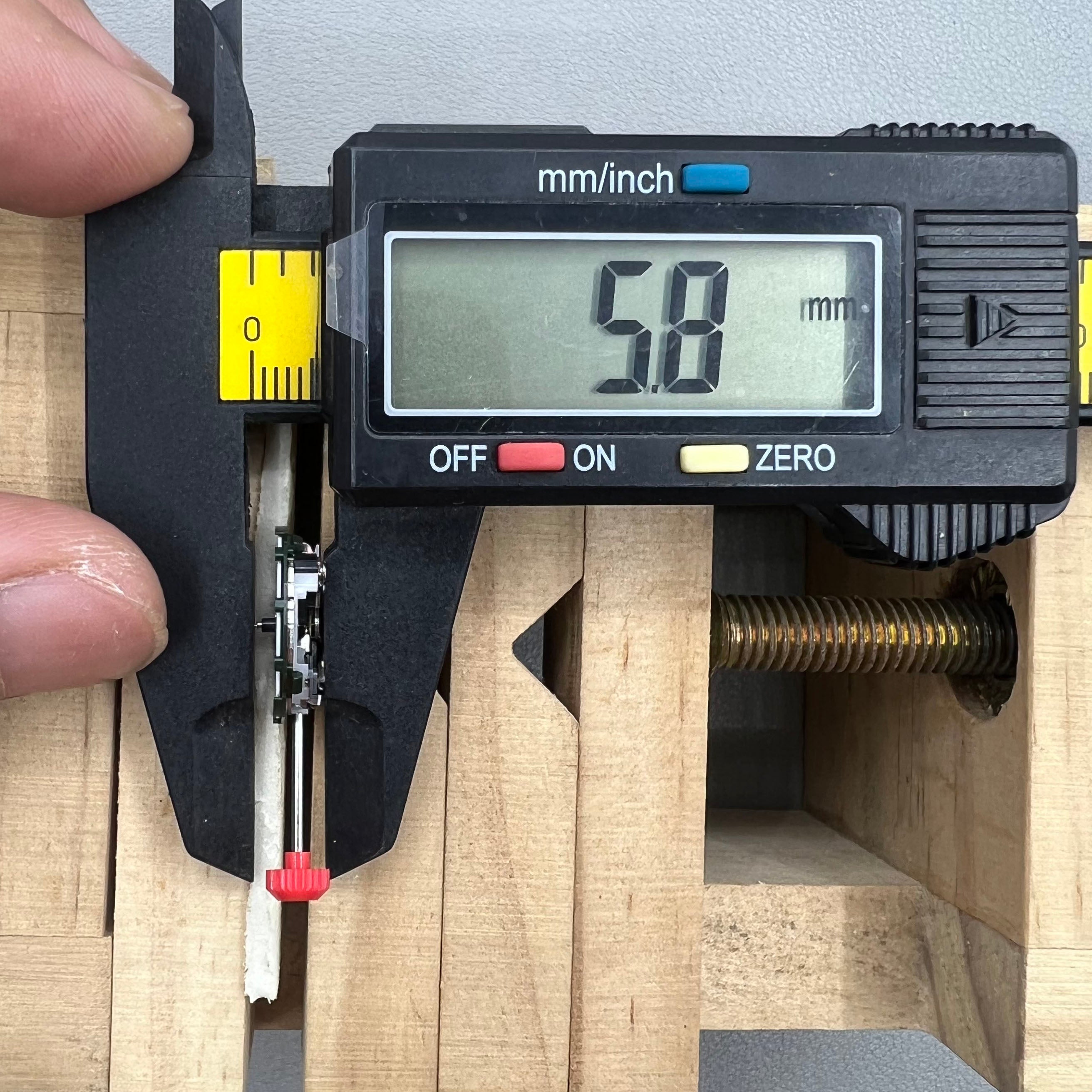 Japan Miyota 2015 Quartz Movement Date@3