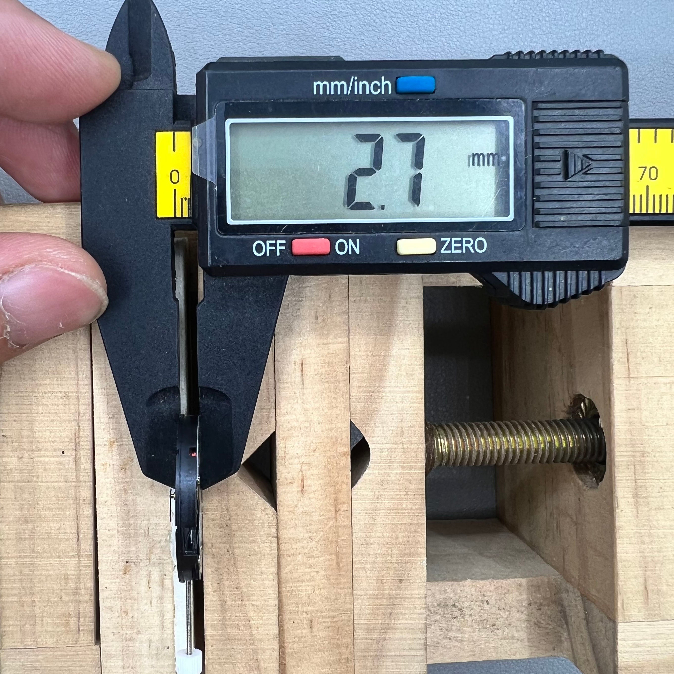 Swiss ISA 2320 White Dial Quartz Movement Date@3