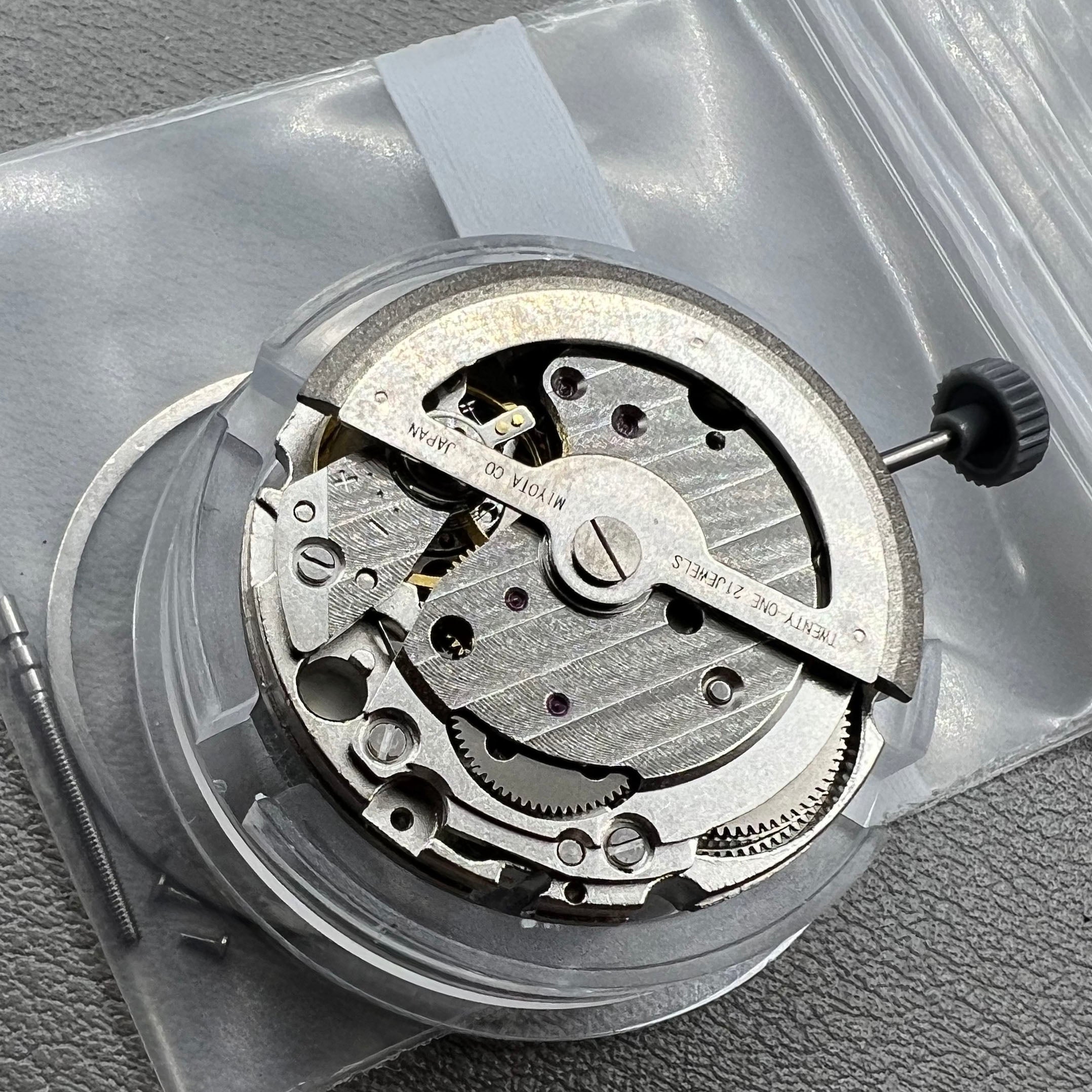 Japan Miyota 8218 Automatic Mechanical Movement Date@9 2 Hands