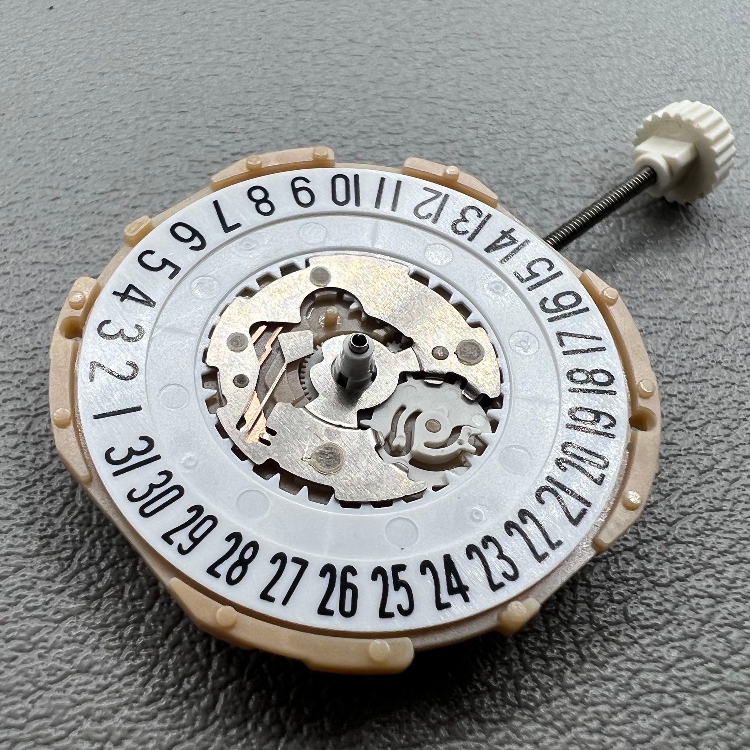 Sunon SP28 3 Hands with Date Quartz Watch Movement Date@6